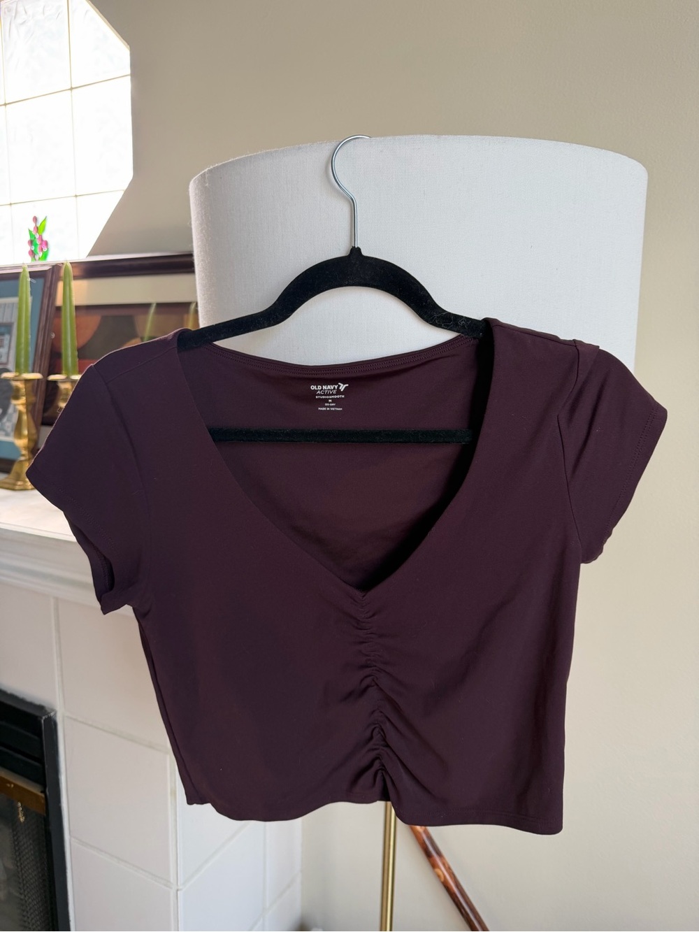Old Navy Ruched V-Neck Crop Top in Plum